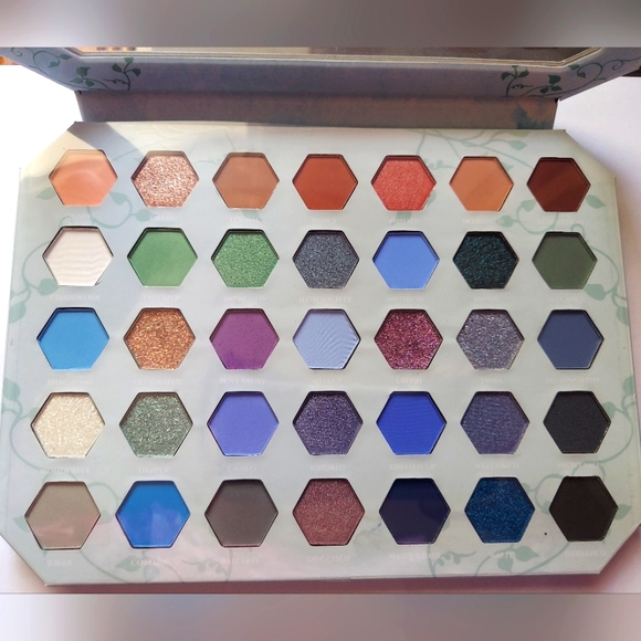 Eyeshadow Makeup Palette - Picture 2 of 2